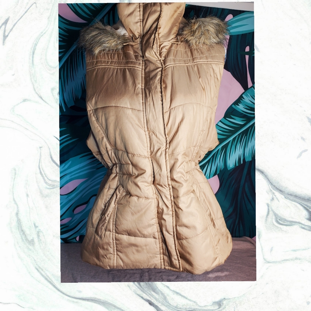 New york and company sleeveless jacket (L)